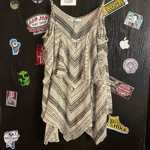 Women’s. Blouse. Small. Black & White.